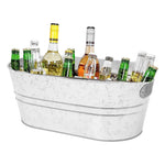 seau glaçons métal argenté rustique bouteilles cocktails verres parties piscine boissons fraîches