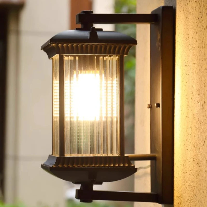 lampe murale classique marron foncé texture mat grille protection ampoule éclairage quotidien flux lumineux