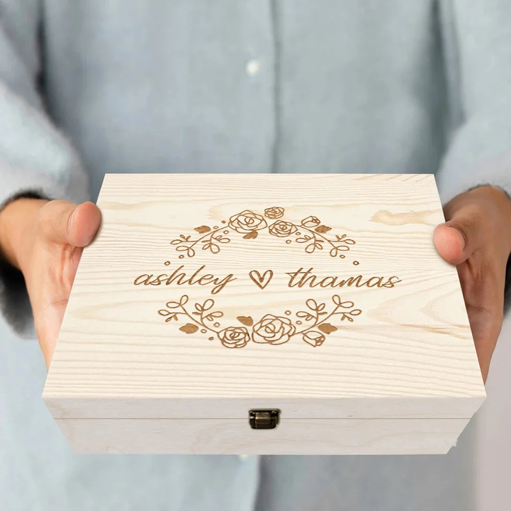 boîte bijoux bois personnalisée gravure fleurs cœur réutilisable traditionnelle artisanale