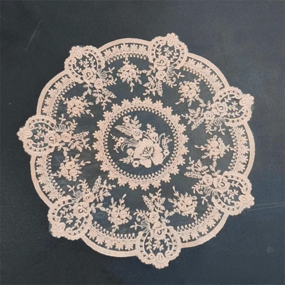 serviettes table blanches broderie florale dentelle fine classique élégantes rectangle 26x42 26x41 33x40 cm