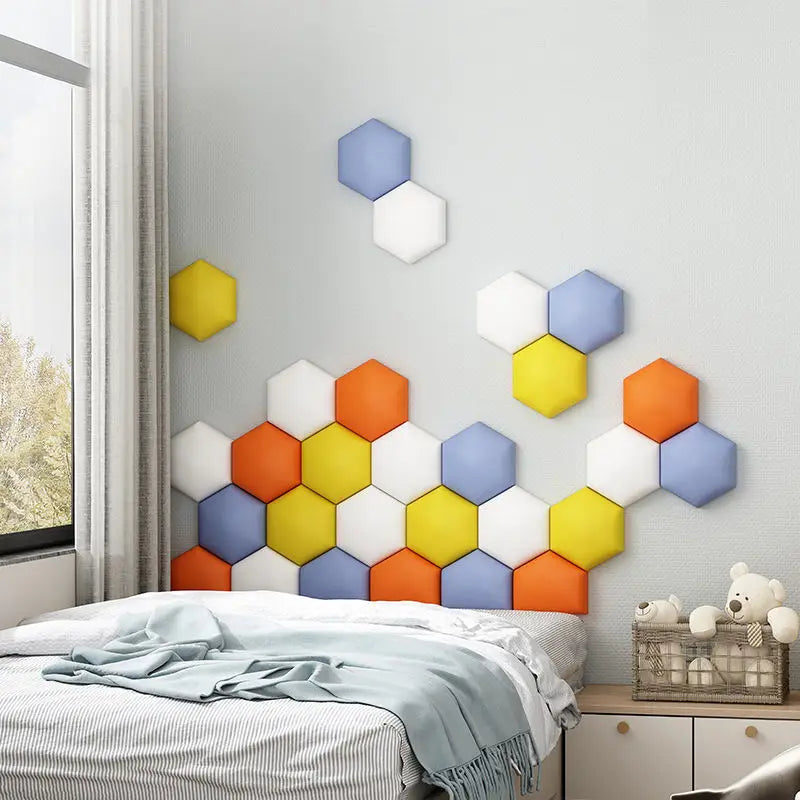 Détail du panneau mural hexagonal en similicuir et bois