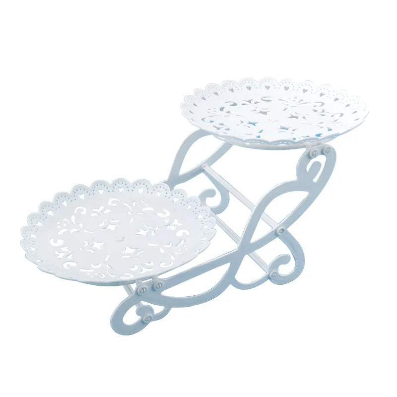 support gâteaux anniversaire blanc dentelle motifs floraux classique vintage niveaux assiettes carrées