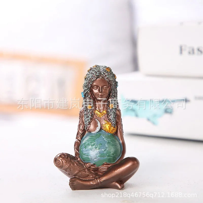 statue terre mère bronze verte motifs floraux artisanale moderne décoration jardinextérieur