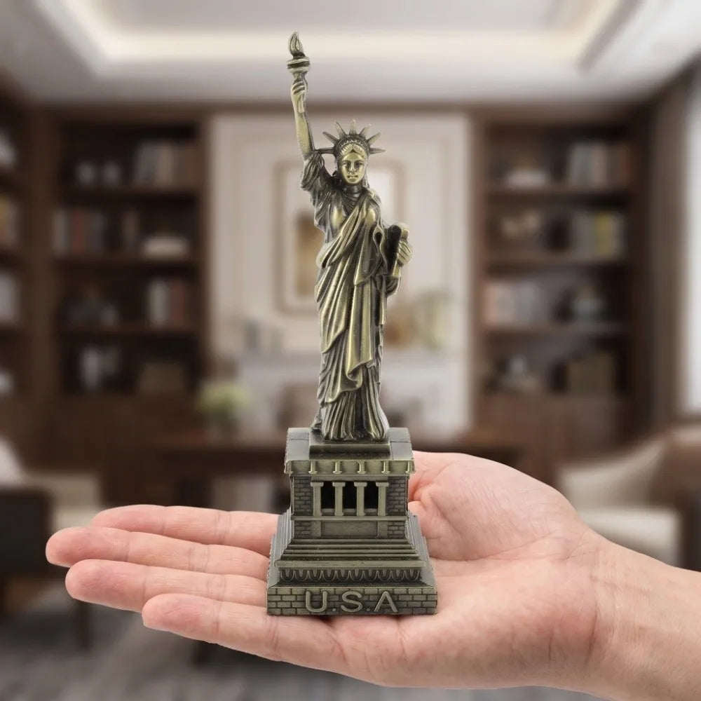 statue liberté miniature bronze relief décoration intérieure souvenir usa statuaire historique texture détaillée chambre