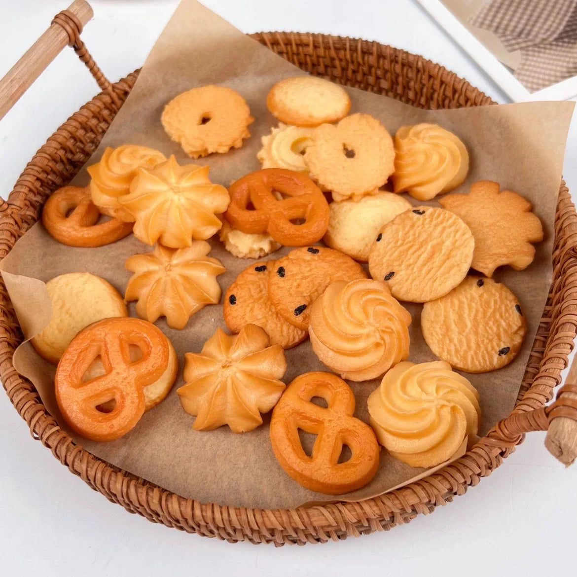 décoration intérieure faux biscuits variés beige marron clair pièces pvc opaques anniversaire graduation pendaison