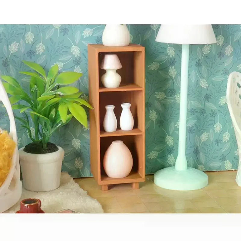 rangements étagères miniatures poupées boîtes vases plantes décoratives vases couleur bois clair motifs floraux