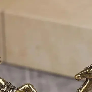 figurines chevaux bronze doré harnachement motif monnaies base ondulée traditionnel asiatique chambre salon
