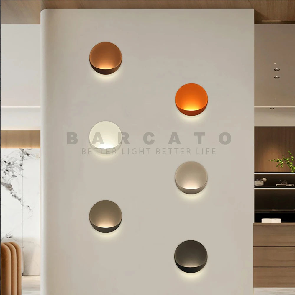 Détail de l'applique murale LED design avec abat-jour gris
