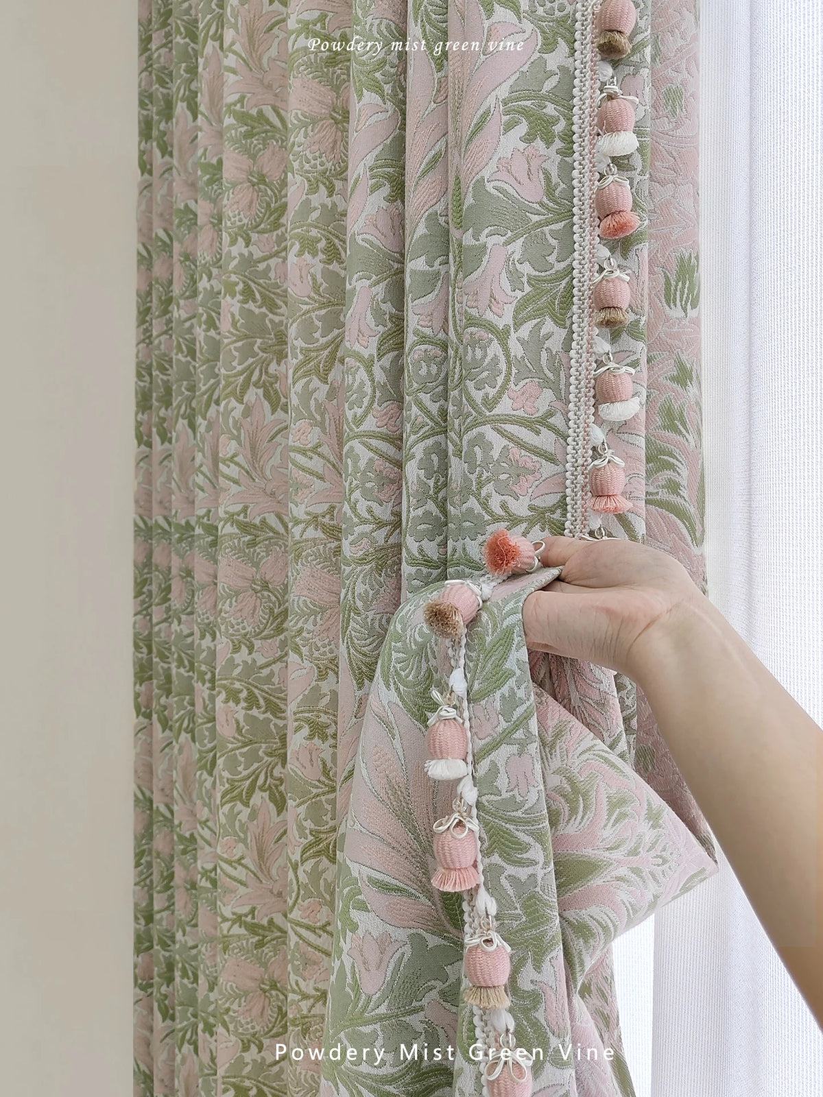 rideau floral opaque polyester brodés vert pastel rose pâle classique rubans boules déco