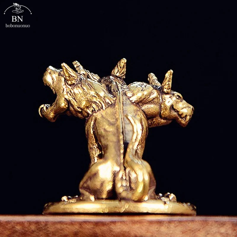 statue cerbère trois têtes doré bronze détails sculptés base texturée maison artisanat mythologie