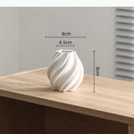 vase céramique blanc rayures ondulées moderne décoration intérieur plissé tridimensionnel transparent table