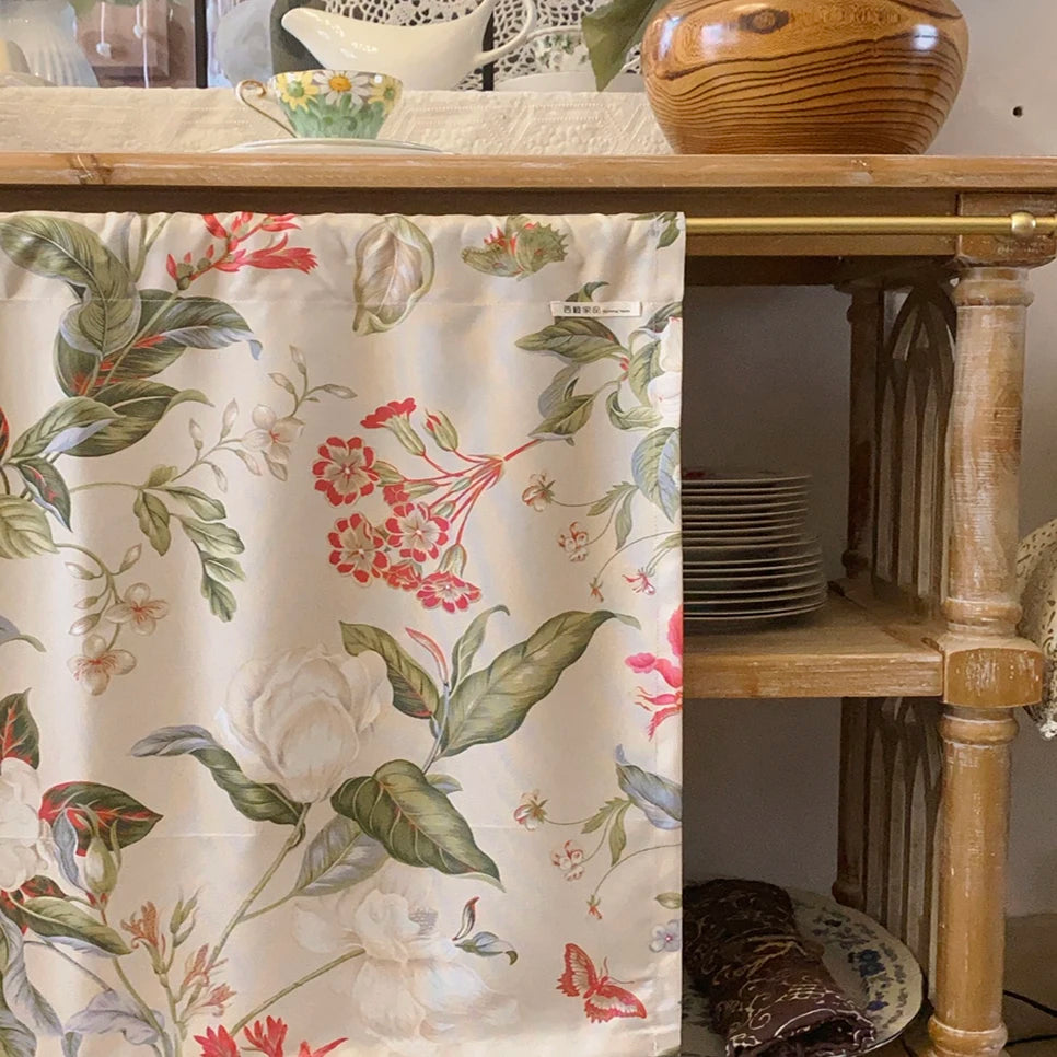rideau floral vintage opalescent plante papillon blanc vert rouge maison