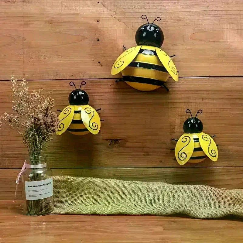 décoration extérieure abeille artisanale jaune noire rayures patio jardin pendaison métal fleuri