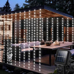 guirlande lumineuse solaire jaune rideau blanc extérieur decoration pergola arbres fleurs