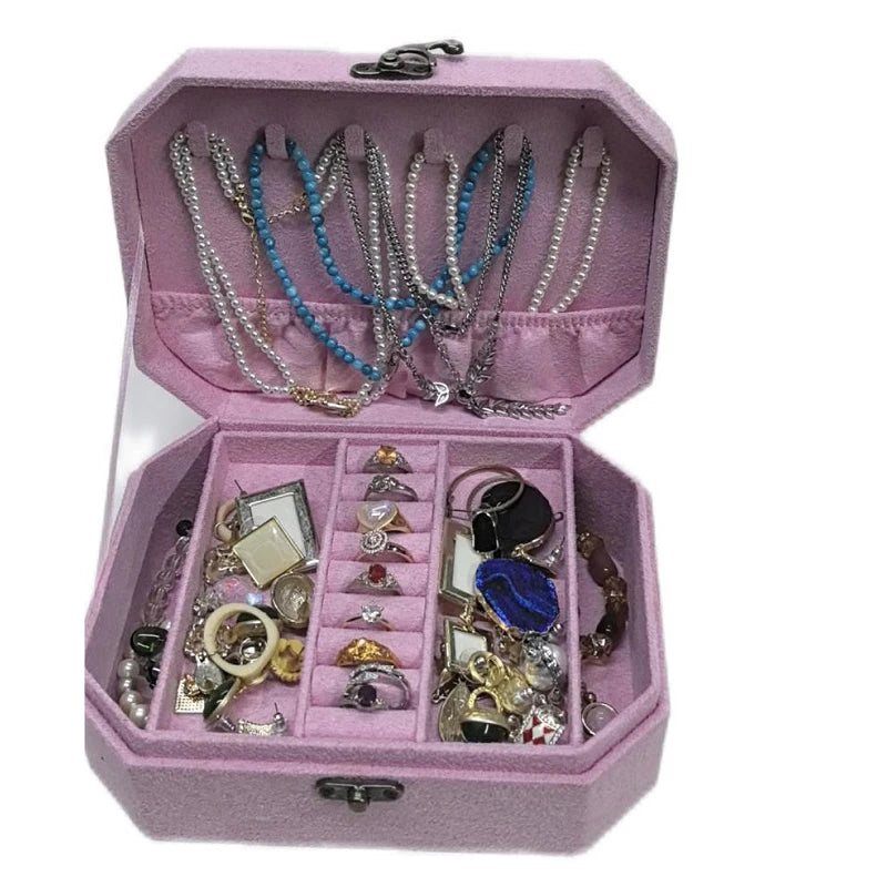 boîte bijoux velours classique compartiments multiples couleurs variées opaques boucles métalliques