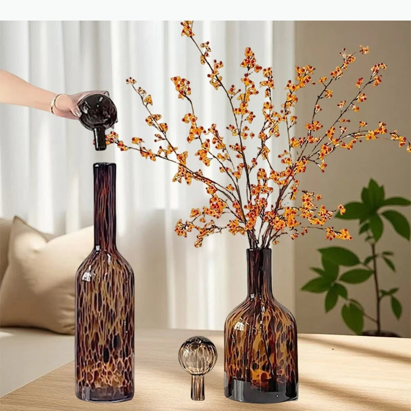 vase moderne bouteille marron léopard boule décorative support bois