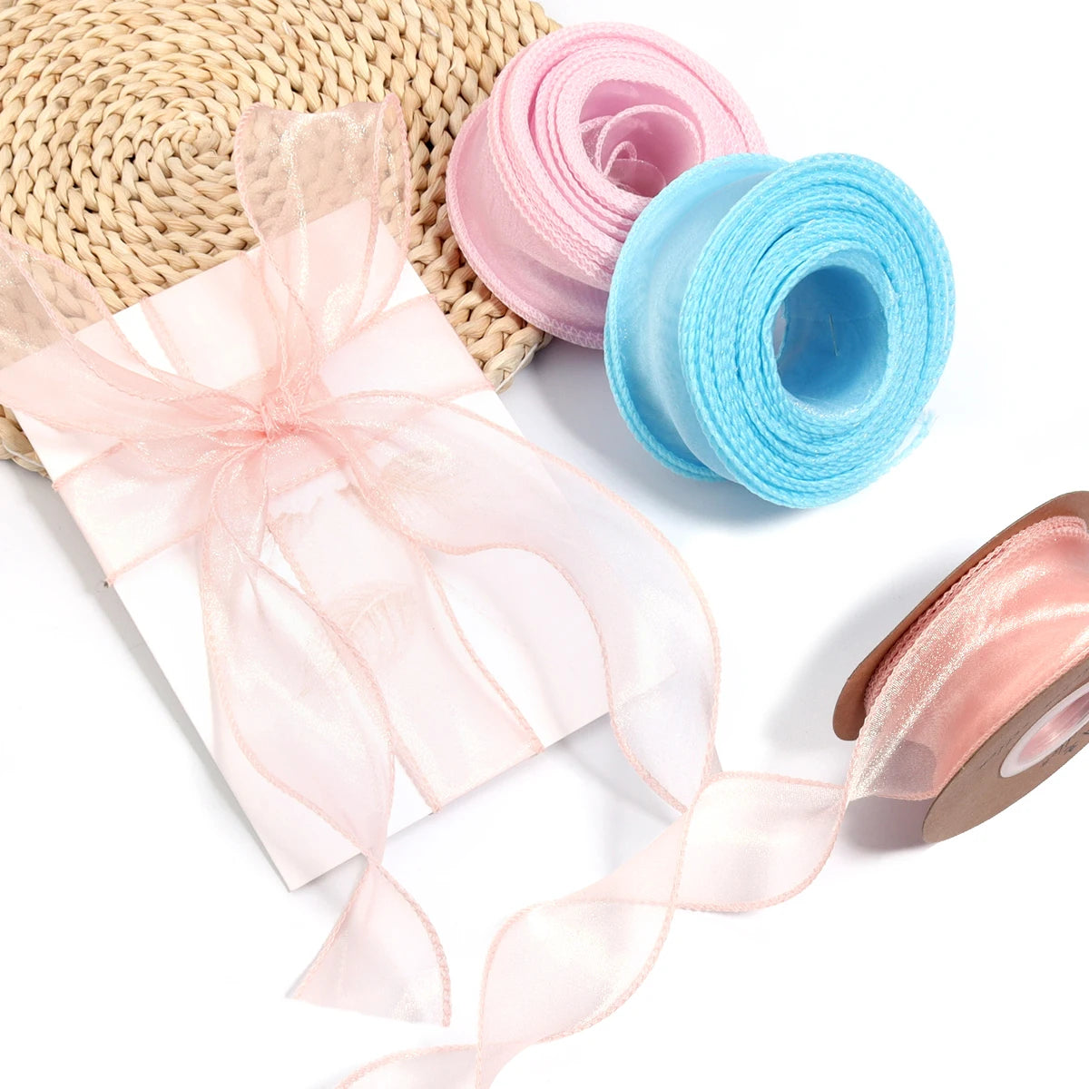 ruban organza rose clair bleu clair blanc noir moderne élégant gift wrapping mariage bouquets
