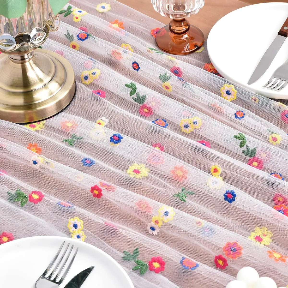 chimene table transparente brodée fleurs colorées rose blanc déco mariage festive