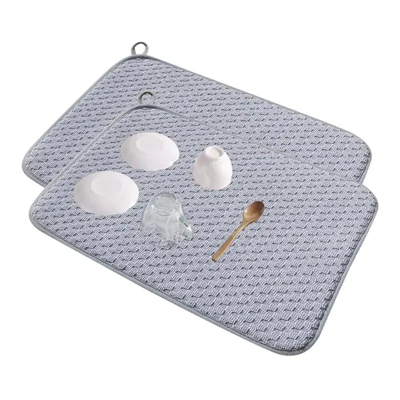 tapis cuisine gris clair texture géométrique moderne anneau suspension 60cm 45cm assiette cuillère gobelet