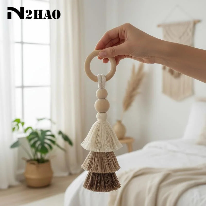 rideau boho chic anneaux bois pompons coton beige clair uni