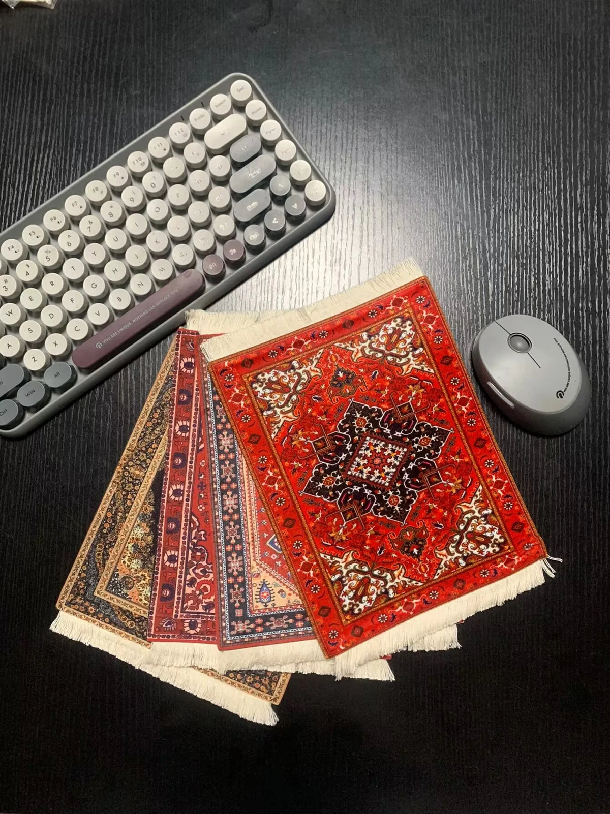 tapis persan géométrique floral rouge noir beige bleu artisanal ethnique