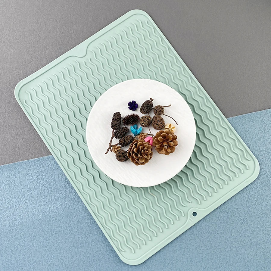 tapis cuisine silicone vert bleu gris moderne rayures ondulées assiette cônes baies 30x40cm