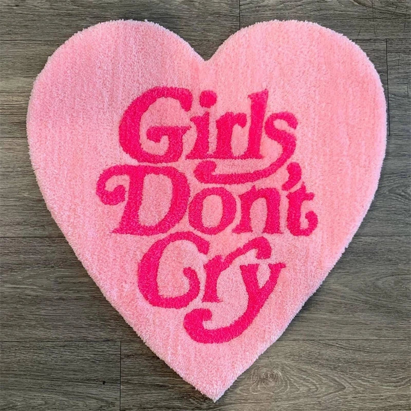 coussin forme cœur lettres blanches girls don't cry rouge rose clair moderne pop art