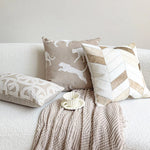 housse coussin carré motif léopard géométrique zigzag texture bouclée moderne polyester