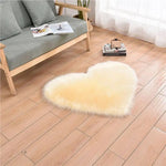 tapis forme coeur fausse fourrure doux blanc rose chambre sol