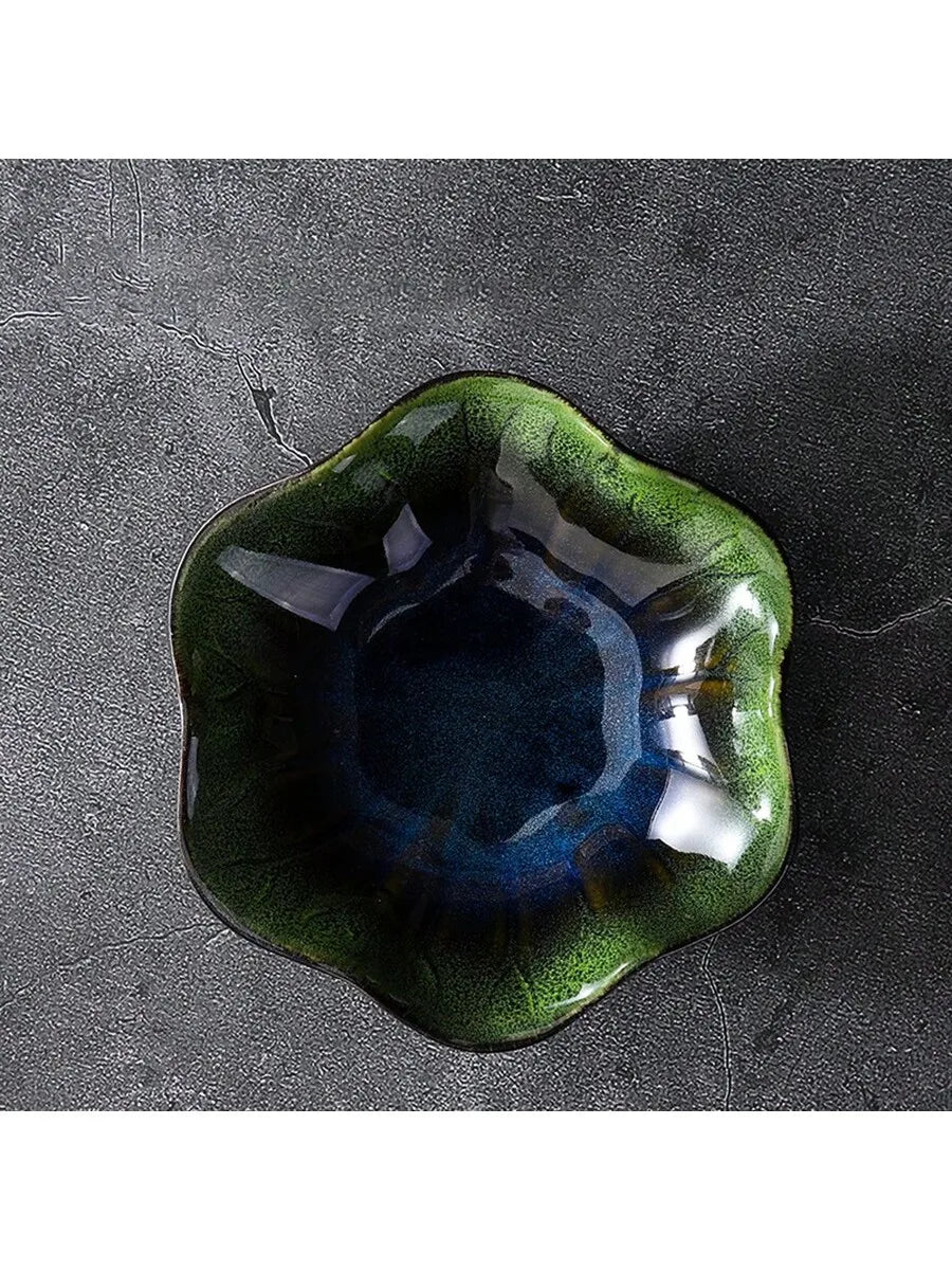 assiettes bijoux rose bleu vert rayures concentriques bordure dorée moderne élégantes rangement exposition
