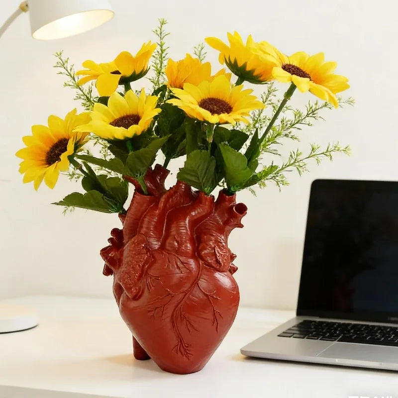 vase decoratif forme coeur anatomique resine rouge doré texturé arteres veines fleurs decor original