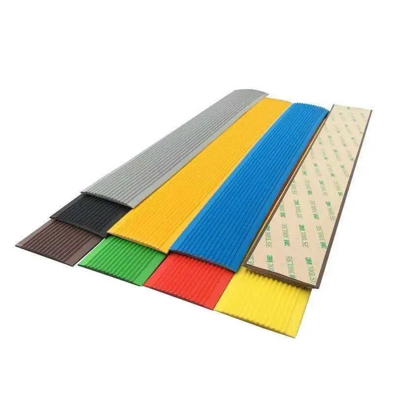 bandes antidérapantes marches escalier gris jaune bleu rouge modernes adhésives opaques rainurées sécurité