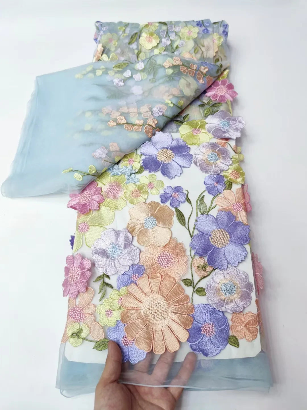 tissu brocart fleurs reliefs multicolore rose bleu vert jaune blanc biodegradable longueur 150cm echangable