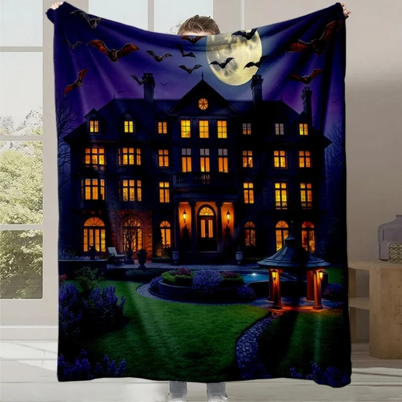 Une somptueux manoir illuminé dans la nuit d'Halloween, avec une pleine lune, des chauves-souris volant dans le ciel et un jardin fleuri devant l'entrée.