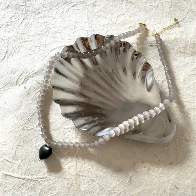 assiette coquille nacre argentée caviar bougie décoration table élégante cheese dessert snack fruit plate