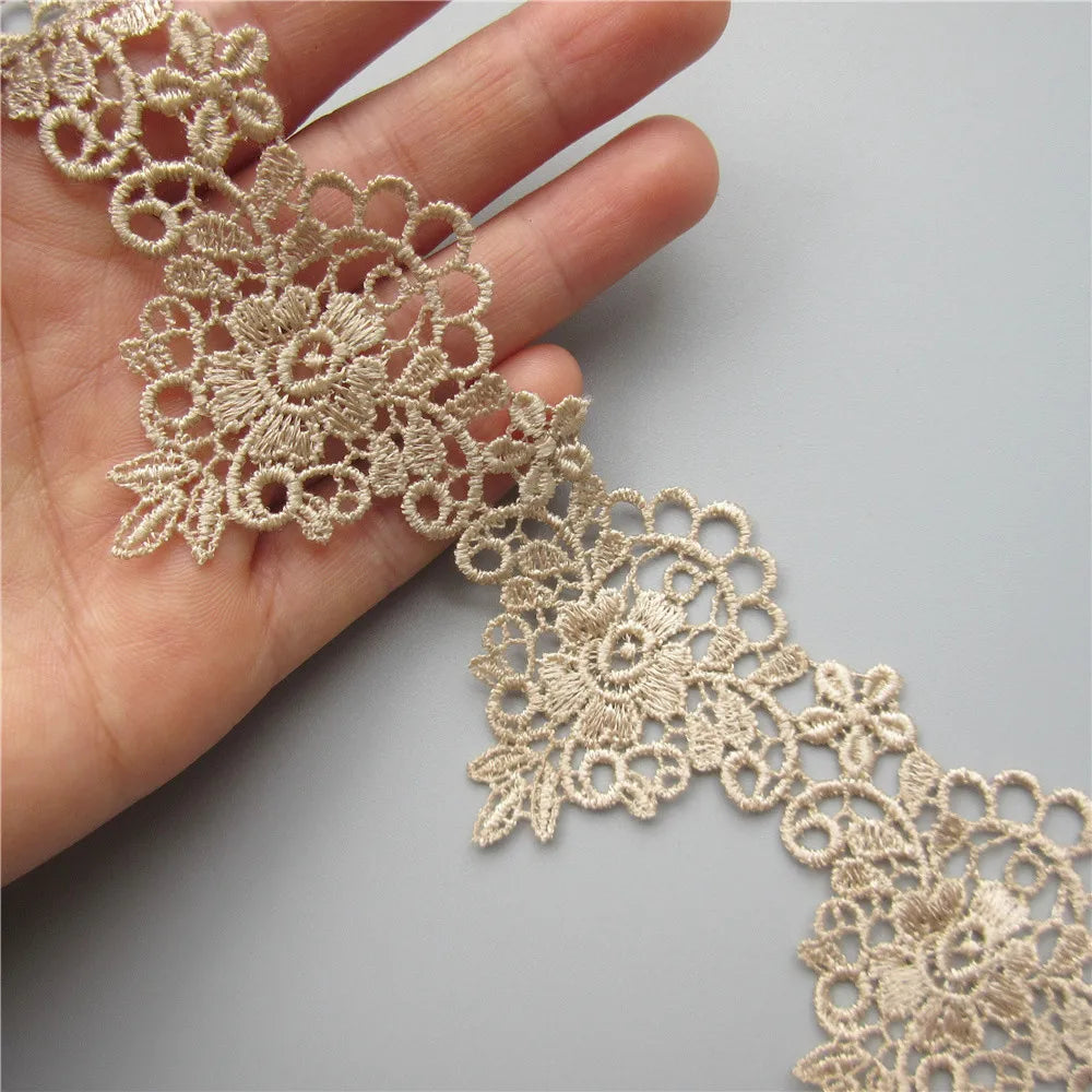 dentelle brodée polyester fleurs motif floral complexe mariage blanc rose beige
