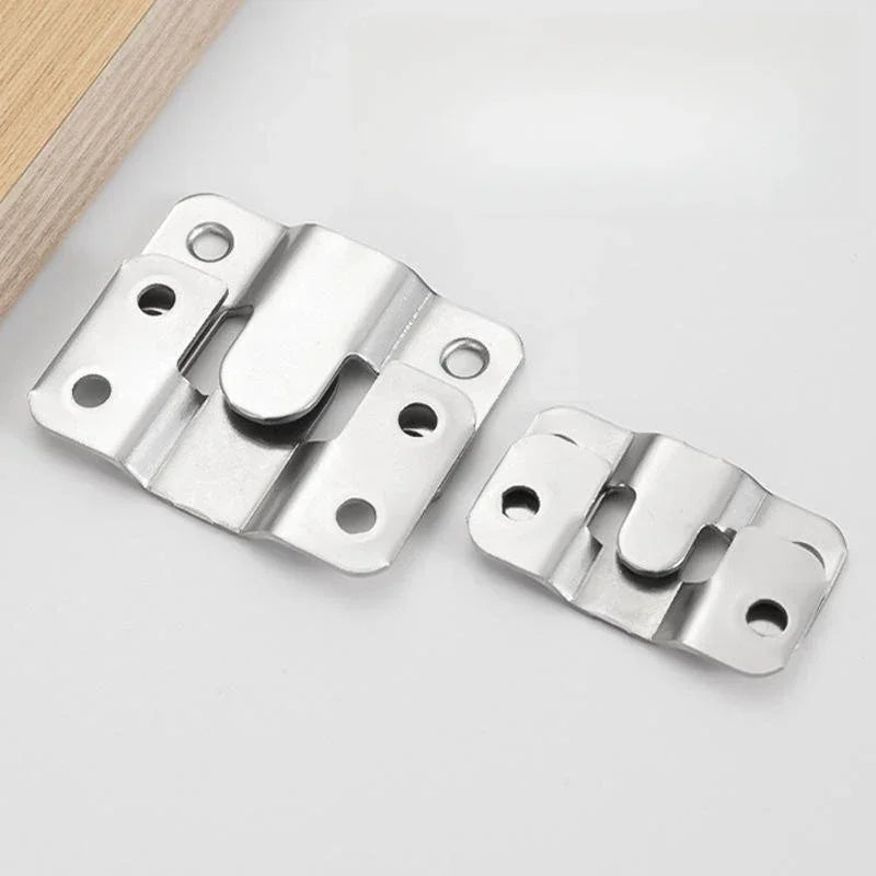 vis fixations porte argentées modernes travaux bois équerres angle 20 pièces