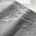 Des rideaux élégants en nuances de gris, monochrome et argent, apportant une touche de sophistication à n'importe quel espace intérieur. Ces rideaux haut de gamme, fabriqués à partir de matériaux de qualité, présentent un motif subtil et un reflet argenté qui ajoute de la profondeur et de l'intérêt. Parfaits pour ajouter du style et de l'élégance.