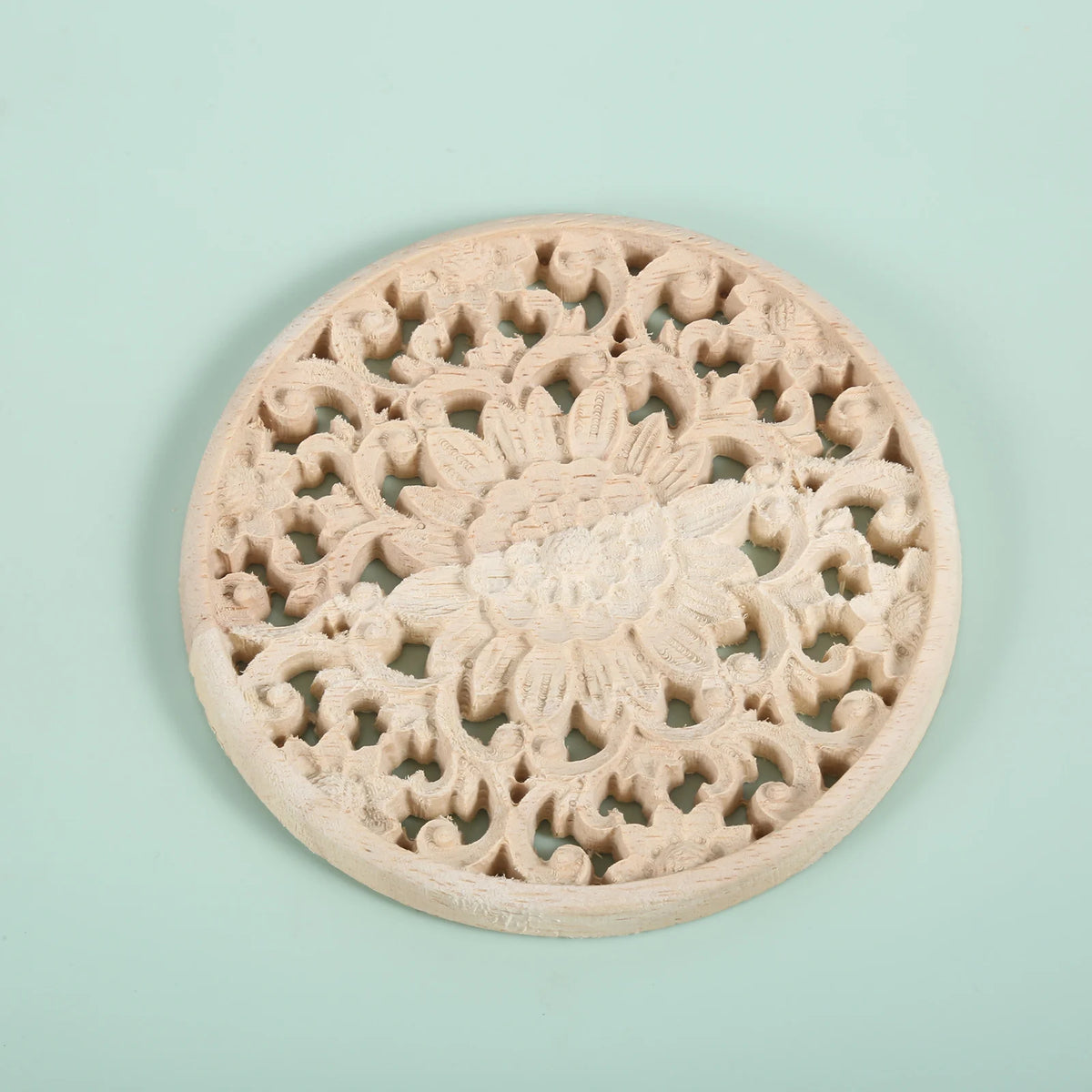 Motif floral sculpté sur bois