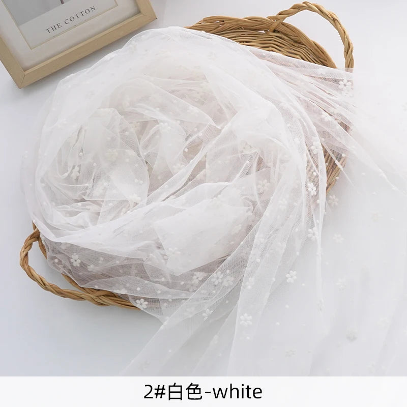 tissu nylon respirant fleurs grises tulle translucide délicat romantique blanc rose pâle
