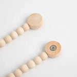 attaches rideau bois pompon bohème rustique naturel anneaux beige rose blanc