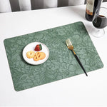 Set de table en cuir imperméable noir dans un intérieur moderne