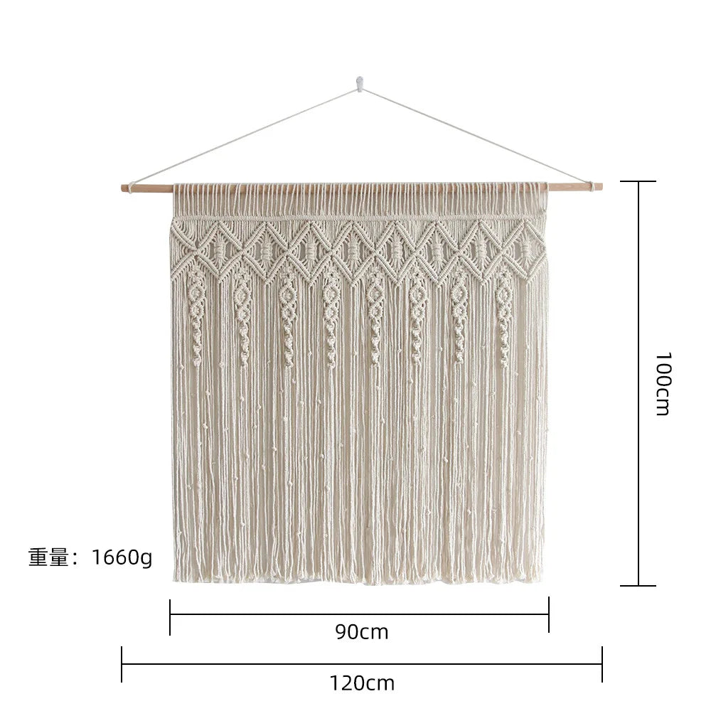 tapisserie macramé boho chic motifs géométriques franges beige clair tige bois crochets métalliques