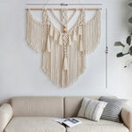 Tapisserie ovale en macramé décorant un salon style nordique