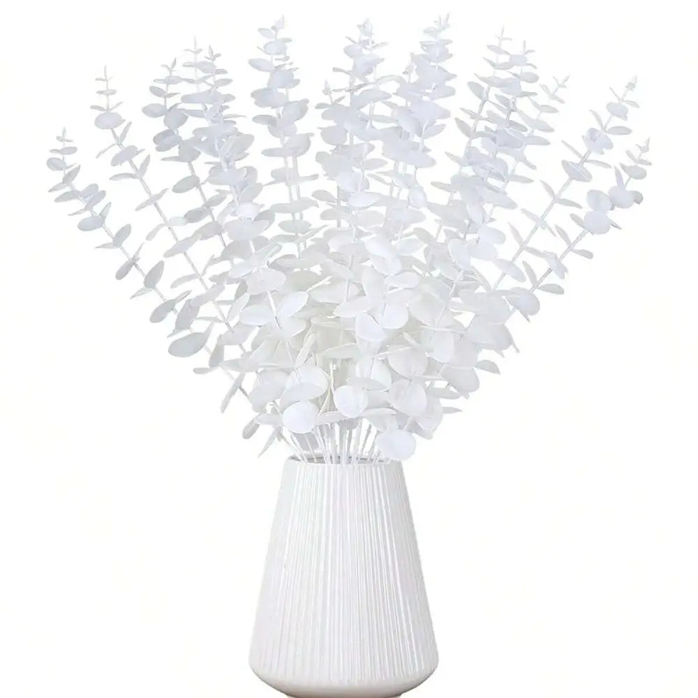 vase blanc moderne fleurs artificielles feuilles vertes décoration table intérieure
