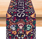 Motif coloré et vibrant avec des crânes de Dia de los Muertos, des guitares, des os et des fleurs sur un fond noir.