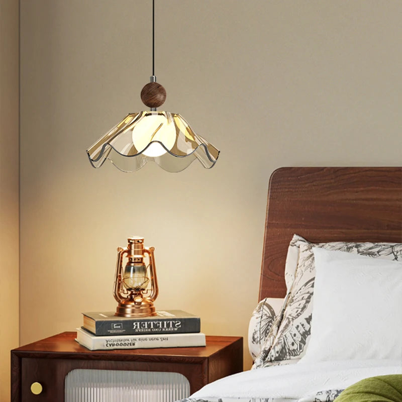 lampe suspendue moderne doré beige translucide texture ondulée motif floral câble noir réglable chambre
