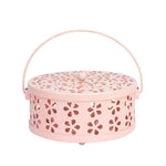 boîte bobines moustiques boîte aromathérapie bleu clair rose pâle moderne perforations floraux poignée métallique