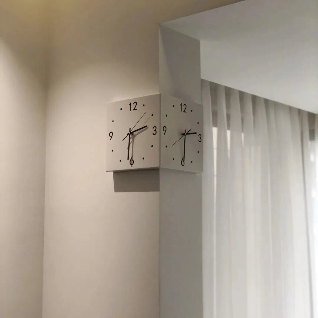 horloge murale moderne cubique aiguille quartz minimaliste couleurs vives opacité totale fixée coin mur