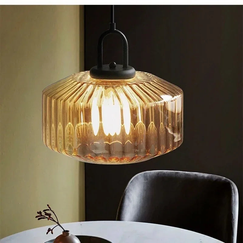 lampe suspendue verre cannelé ambre verte rose moderne minimaliste filament apparent